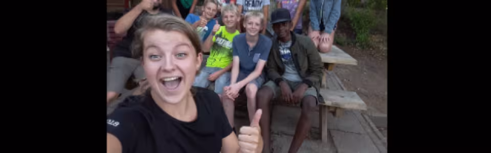 Foto op een donkere achtergrond tijdens de avondactiviteit