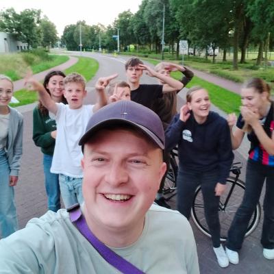 Deelnemers maken een selfie tijdens de fietstocht